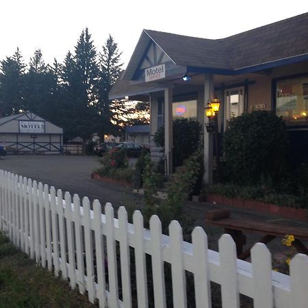 Blue Mountain Motel Pincher Creek Extérieur photo