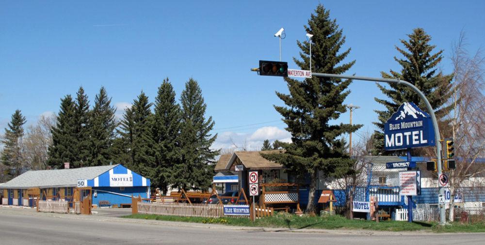 Blue Mountain Motel Pincher Creek Extérieur photo