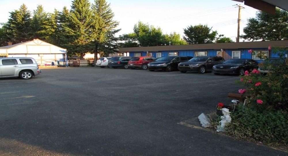 Blue Mountain Motel Pincher Creek Extérieur photo