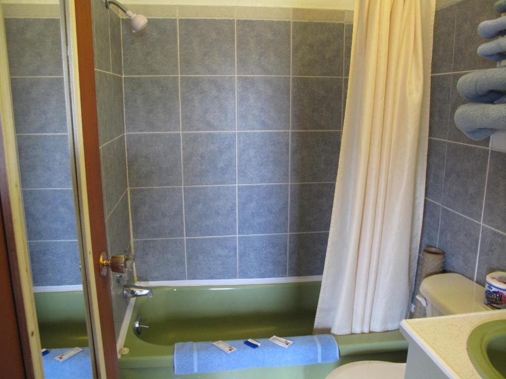 Blue Mountain Motel Pincher Creek Chambre photo