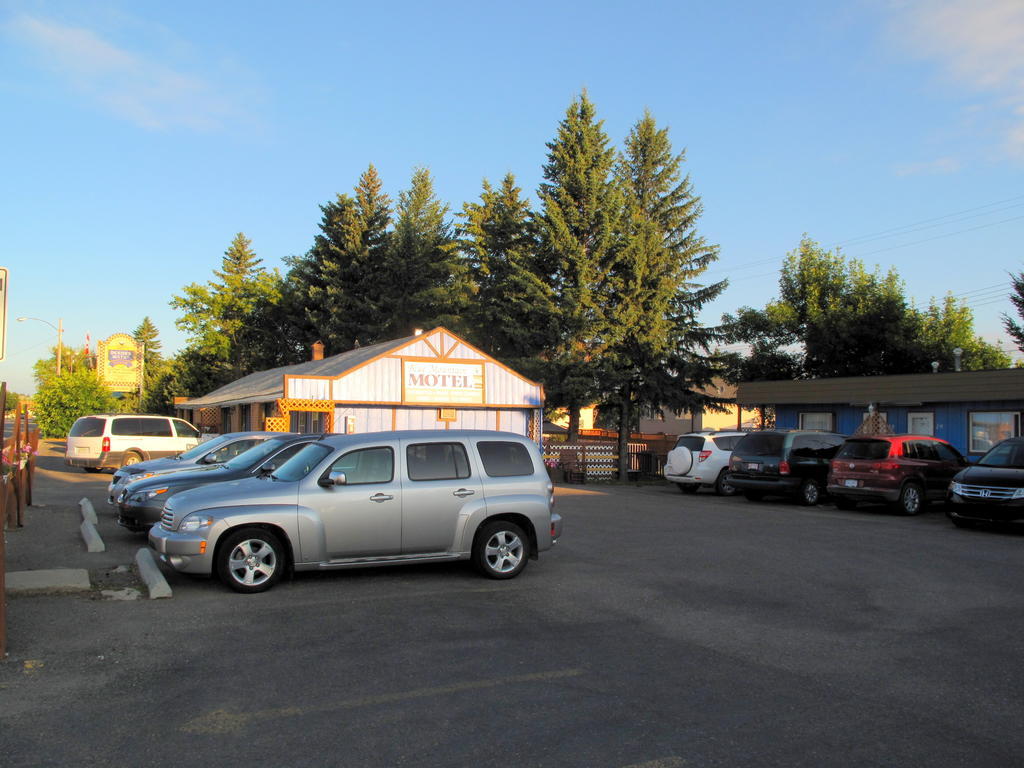 Blue Mountain Motel Pincher Creek Extérieur photo