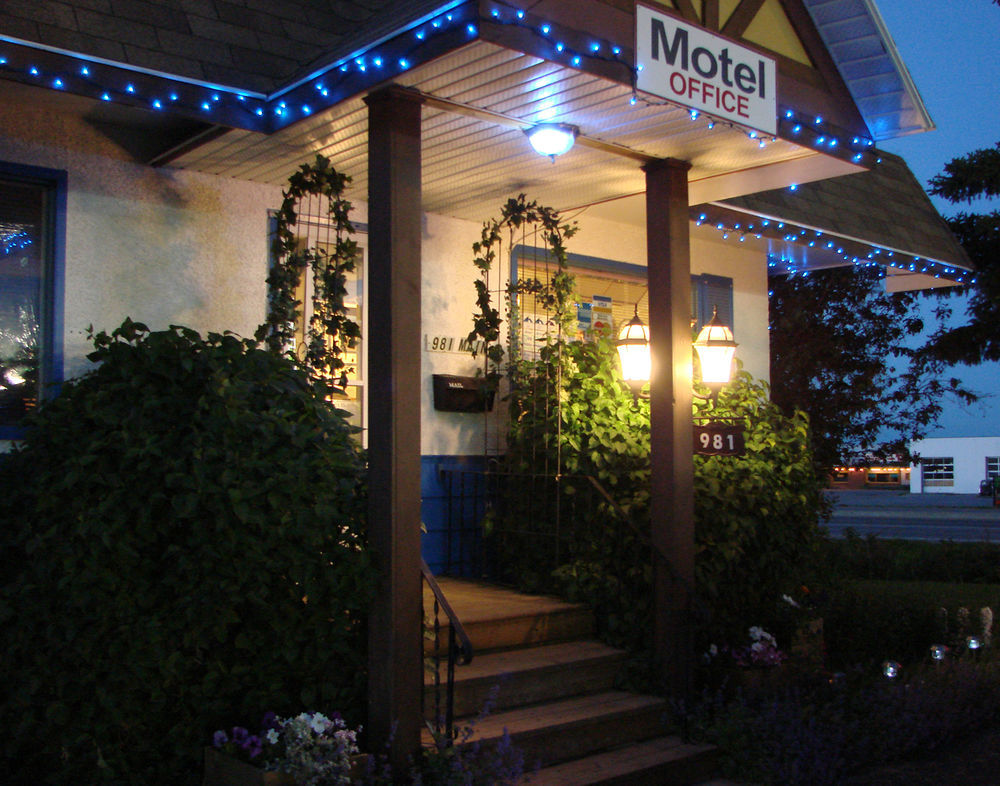 Blue Mountain Motel Pincher Creek Extérieur photo