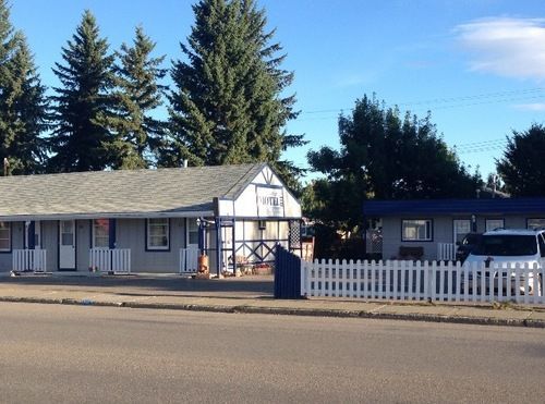 Blue Mountain Motel Pincher Creek Extérieur photo