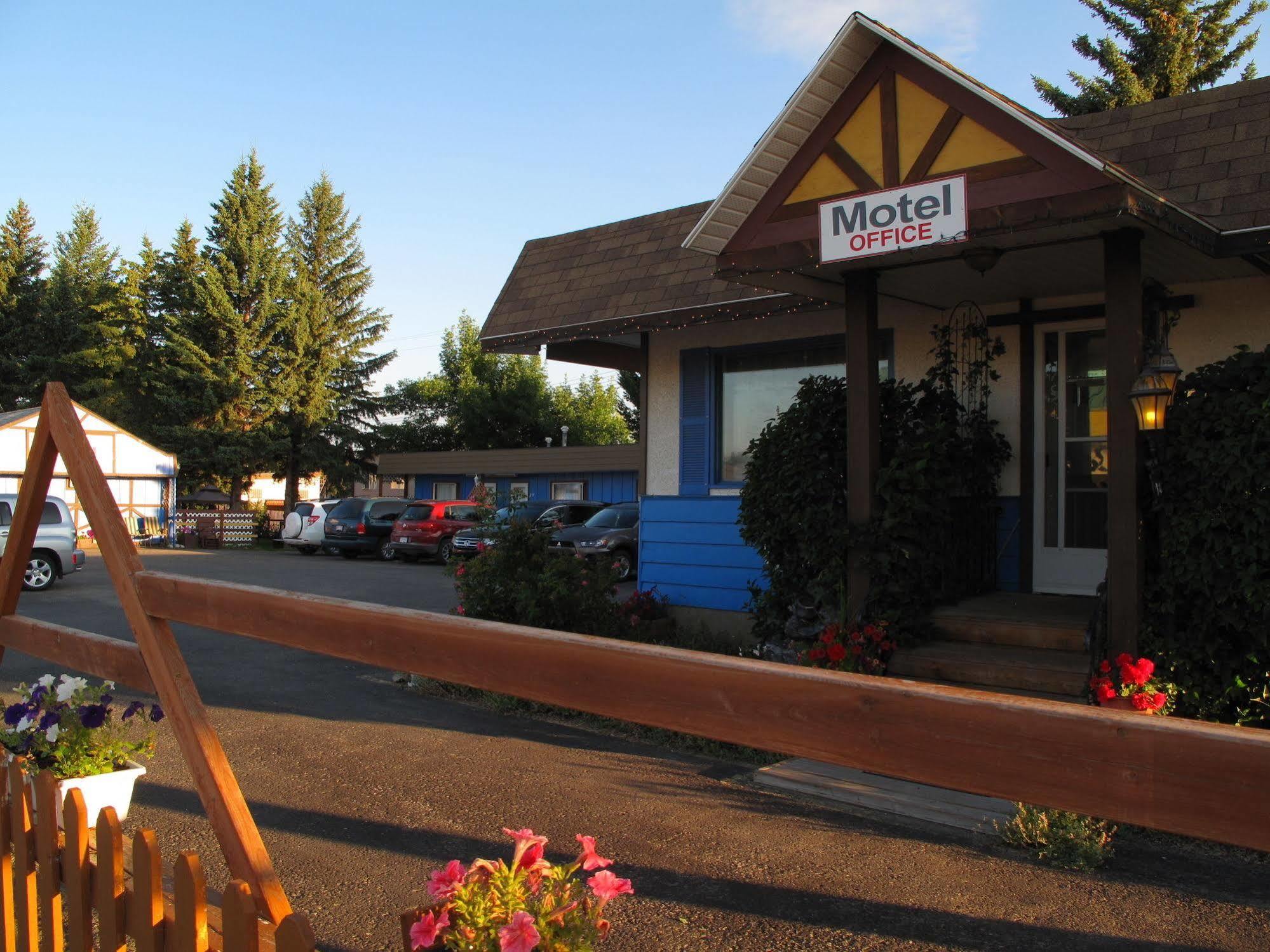 Blue Mountain Motel Pincher Creek Extérieur photo