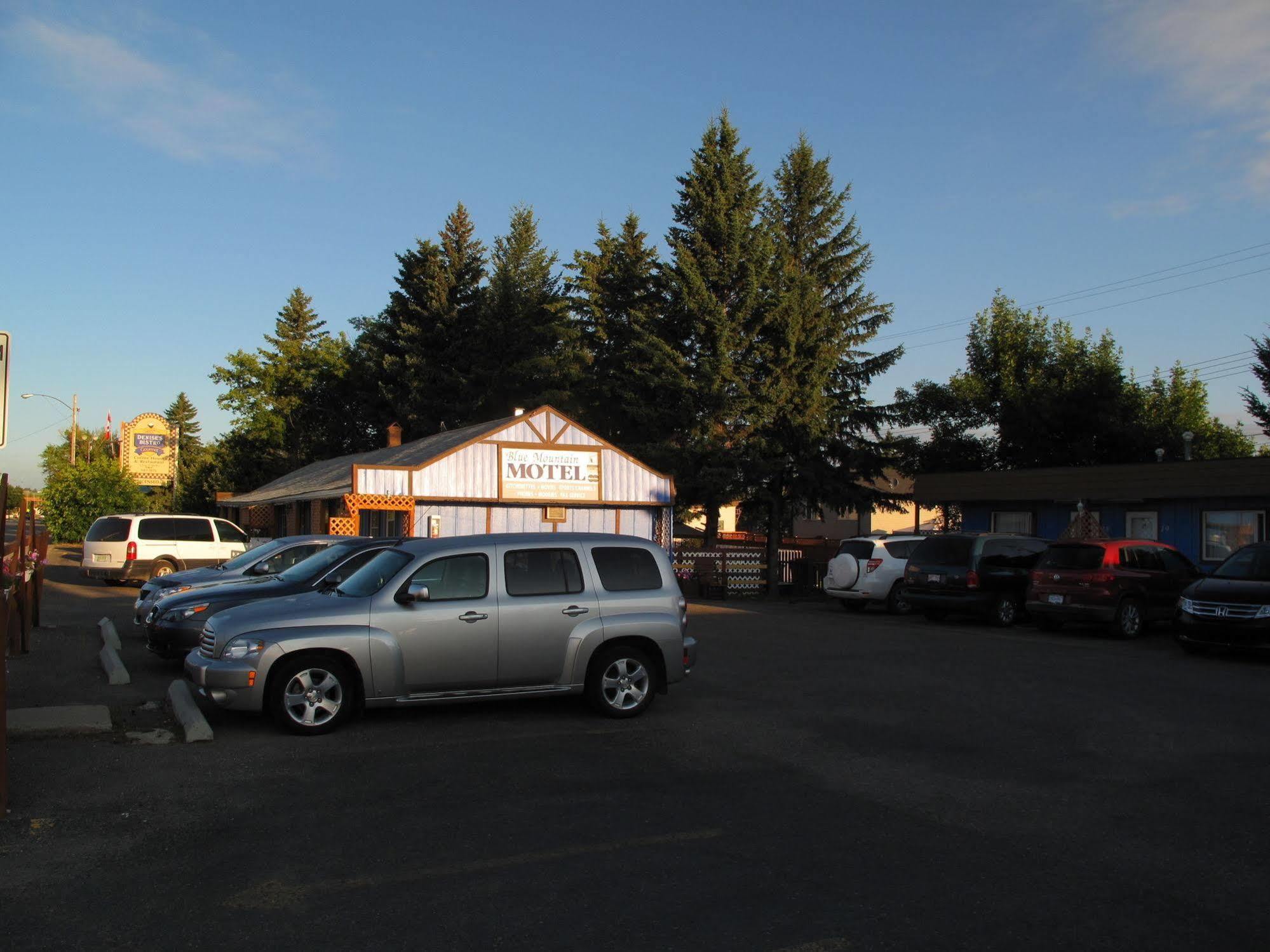 Blue Mountain Motel Pincher Creek Extérieur photo