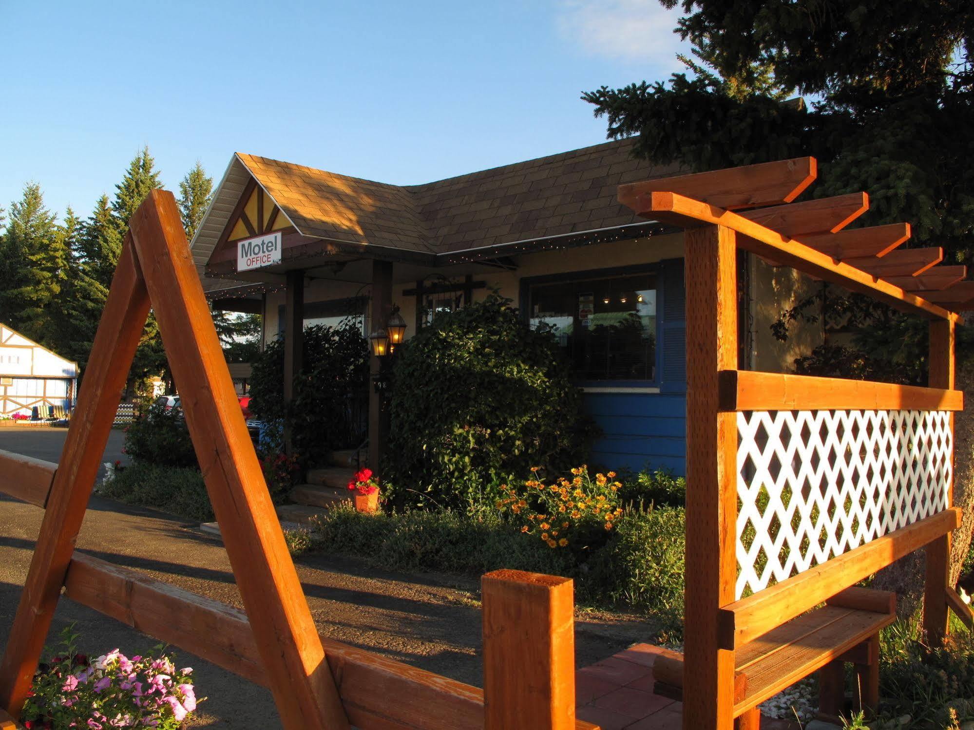 Blue Mountain Motel Pincher Creek Extérieur photo